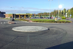 Noppakivi,harmaa, liikenneympyrä